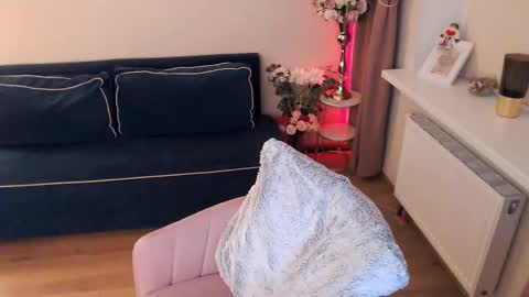 Snapshot of heaven_chloe chatting on 10.03.25 Heaven girl online show from 10.03.25