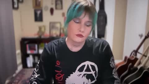 Snapshot of heavensentttt chatting on 12.02.24 Saoirse online show from 12.02.24