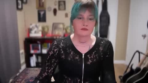 Snapshot of heavensentttt chatting on 12.04.24 Saoirse online show from 12.04.24