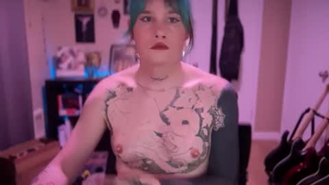 Snapshot of heavensentttt chatting on 12.10.24 Saoirse online show from 12.10.24