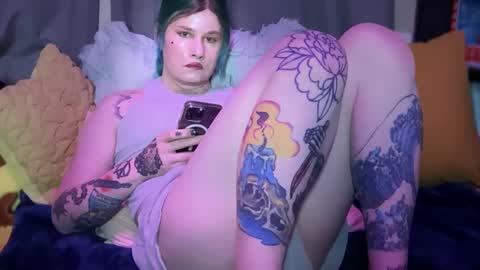 Snapshot of heavensentttt chatting on 09.10.25 Saoirse online show from 09.10.25