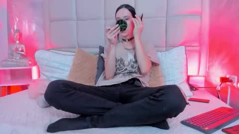 Keira Hecate online show from 11.25.25