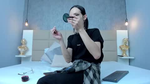 Keira Hecate online show from 03.20.26