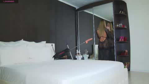 Helen online show from 02.21.26