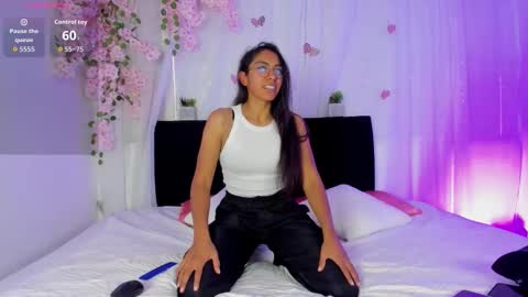 heidi_feuer online show from 09.29.25