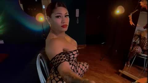 Snapshot of heidicox chatting on 10.23.25 Heidi online show from 10.23.25