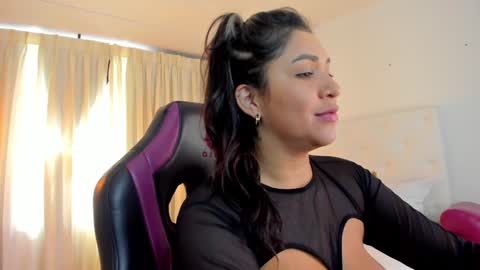 Snapshot of heidyblue chatting on 01.26.25 online show from 01.26.25