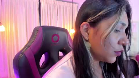Snapshot of heidyblue chatting on 02.10.25 online show from 02.10.25