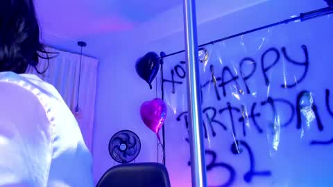 Snapshot of heidyblue chatting on 02.20.25 online show from 02.20.25