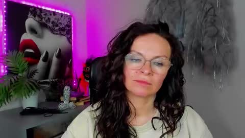 Snapshot of helen_79 chatting on 04.15.26 Helen online show from 04.15.26