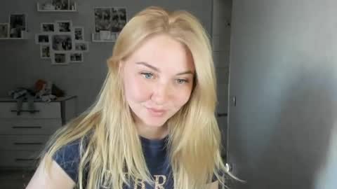 Snapshot of helen_angel_girl chatting on 06.21.26 Helen sven online show from 06.21.26