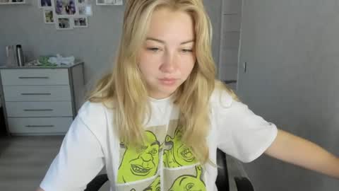 Snapshot of helen_angel_girl chatting on 06.30.26 Helen sven online show from 06.30.26