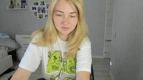 Snapshot of helen_angel_girl chatting on 07.22.26 Helen sven online show from 07.22.26
