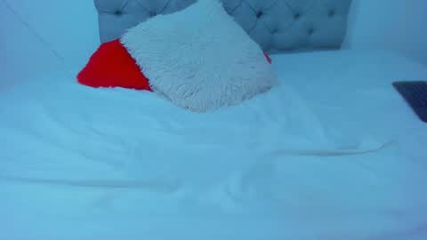 Snapshot of helen_curly chatting on 02.19.25 helen_curly online show from 02.19.25