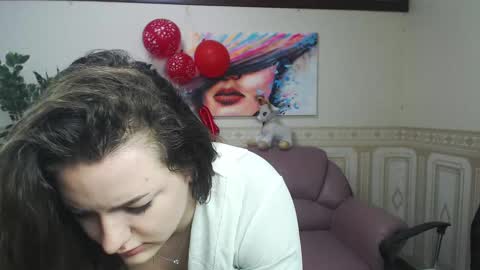 Snapshot of helen_elliot chatting on 02.14.25 Helen Elliot online show from 02.14.25