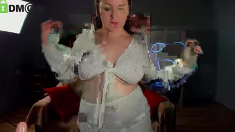 Snapshot of helen_elliot chatting on 10.10.25 Helen Elliot online show from 10.10.25