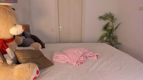 Snapshot of helena_lorente chatting on 07.27.26 Helen online show from 07.27.26