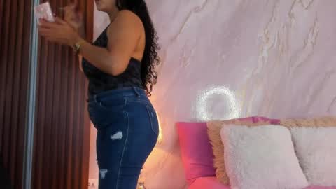 Helena Santos  online show from 04.17.26