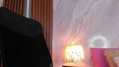 Helena Santos  online show from 04.18.26