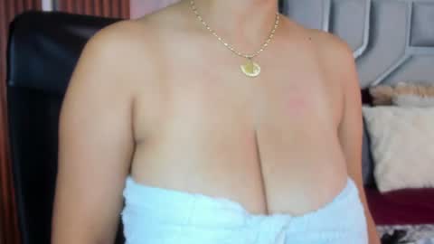 Snapshot of helena_santos01 chatting on 07.15.26 Helena Santos online show from 07.15.26