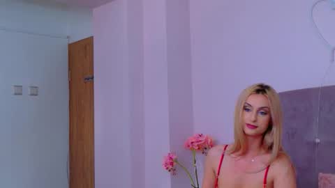 Snapshot of helenceccile chatting on 02.20.26 Helen online show from 02.20.26