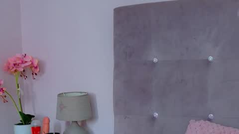 Snapshot of helenceccile chatting on 02.25.26 Helen online show from 02.25.26