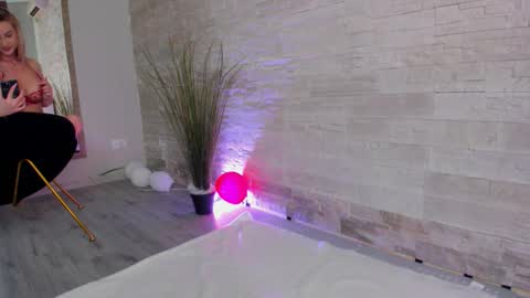 Helen online show from 03.13.26