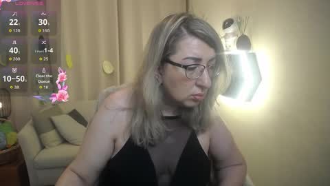 helenenigma online show from 04.04.26