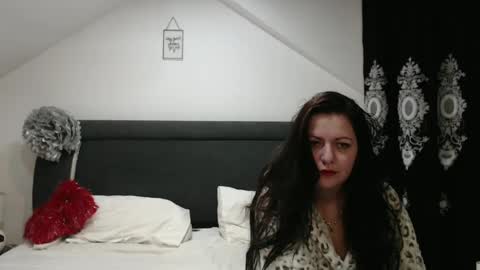 helenhh online show from 02.06.25