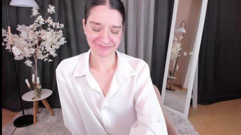 Snapshot of helentasty_ chatting on 03.07.25 Helen online show from 03.07.25