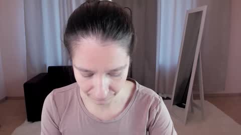 Snapshot of helentasty_ chatting on 09.26.25 Helen online show from 09.26.25