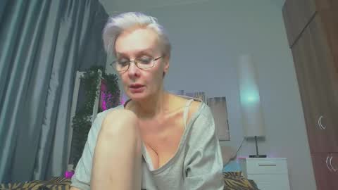 Snapshot of helgahimmele chatting on 02.28.25 Helga online show from 02.28.25