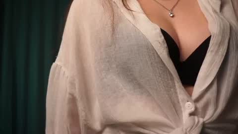 Snapshot of helkerestyn chatting on 07.28.26 Emmy online show from 07.28.26