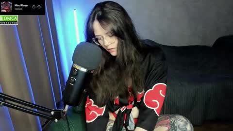 Snapshot of hell_hotline chatting on 09.26.25 Red online show from 09.26.25