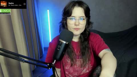 Snapshot of hell_hotline chatting on 10.17.25 Red online show from 10.17.25