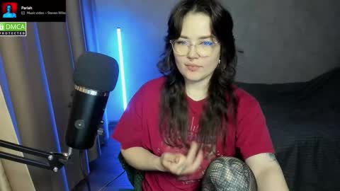 Snapshot of hell_hotline chatting on 10.18.25 Red online show from 10.18.25
