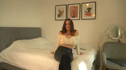 Snapshot of hell_lo chatting on 02.26.26 Lorette Lory online show from 02.26.26