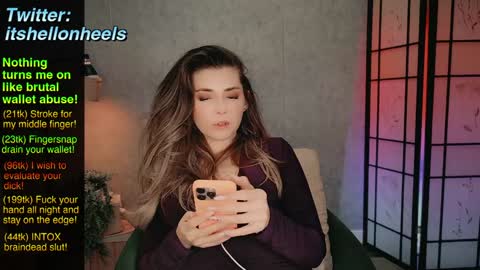 Snapshot of hell_on_heels_ chatting on 02.26.25 - show loyalty and subscribe - online show from 02.26.25