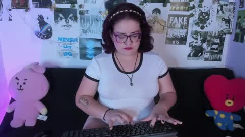 Snapshot of hellen21rose chatting on 05.19.26 hellen online show from 05.19.26