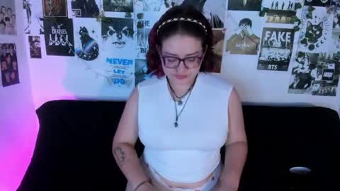 Snapshot of hellen21rose chatting on 06.11.26 hellen online show from 06.11.26