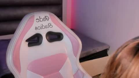 hellen__smith_ online show from 03.26.26