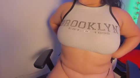Snapshot of hellen__smith_ chatting on 04.27.26 hellen__smith_ online show from 04.27.26