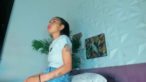 hellen     online show from 12.22.25