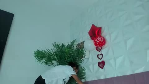 Snapshot of hellen_sky_ chatting on 02.14.26 hellen online show from 02.14.26