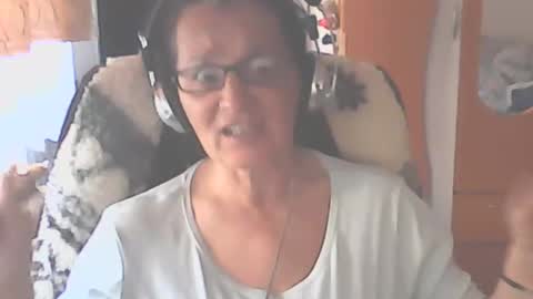 hellenmarie online show from 10.11.25