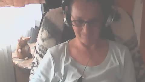 hellenmarie online show from 10.14.25