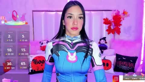 Hellen Paris online show from 10.07.25