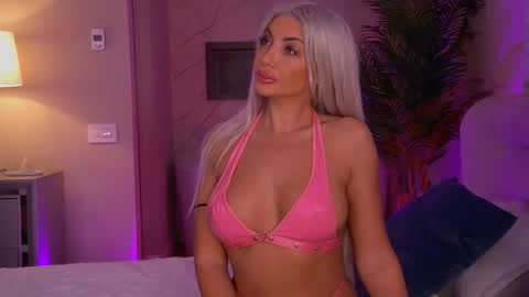 Snapshot of hellenroyy chatting on 09.14.25 hellenroyy online show from 09.14.25