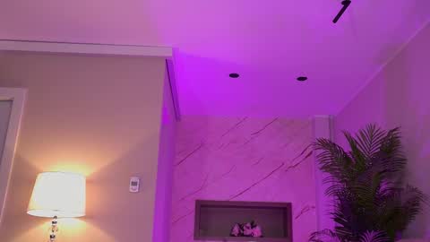 Snapshot of hellenroyy chatting on 10.27.25 hellenroyy online show from 10.27.25