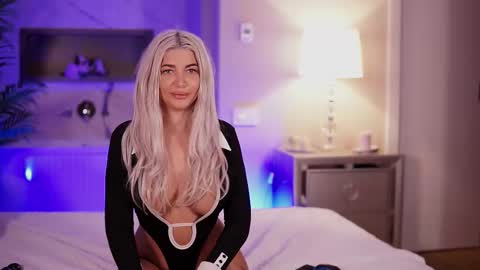 Snapshot of hellenroyy chatting on 11.05.25 hellenroyy online show from 11.05.25